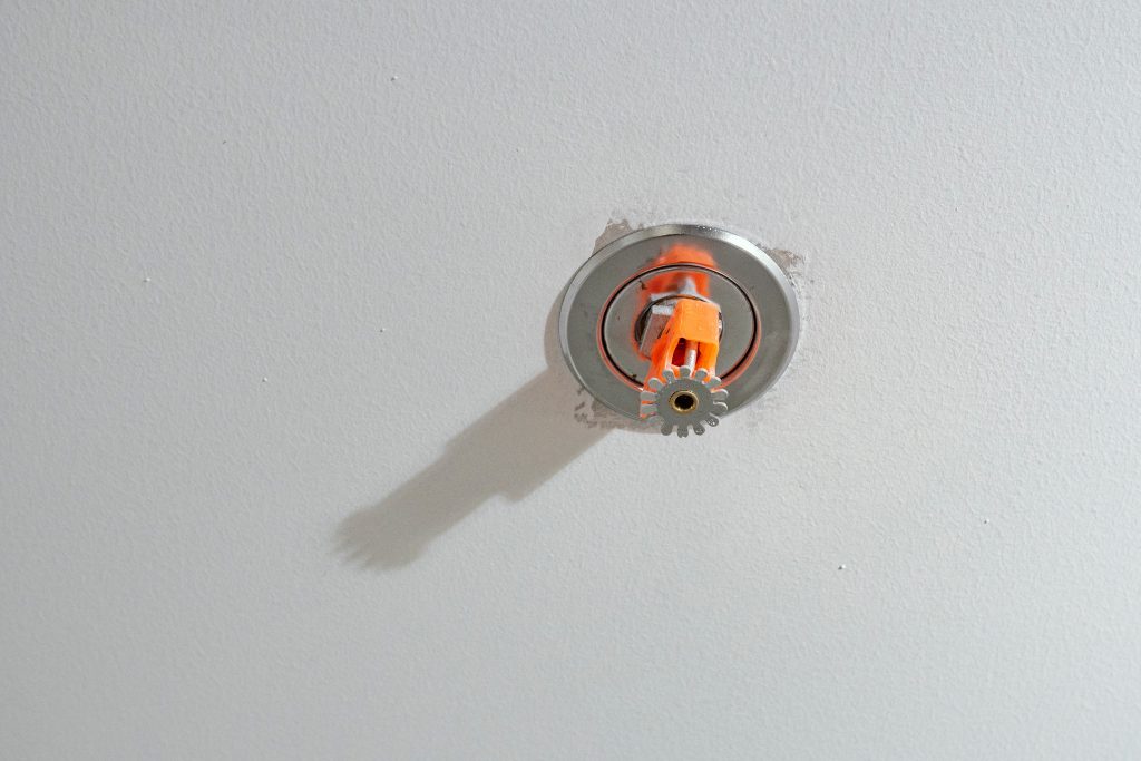 What are the Benefits of a High-pressure Fire Mist Sprinkler System?